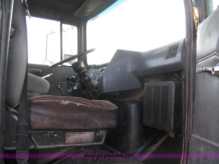 image for item A4487 1990 Ford LTA9000 Aero Max 106 semi truck