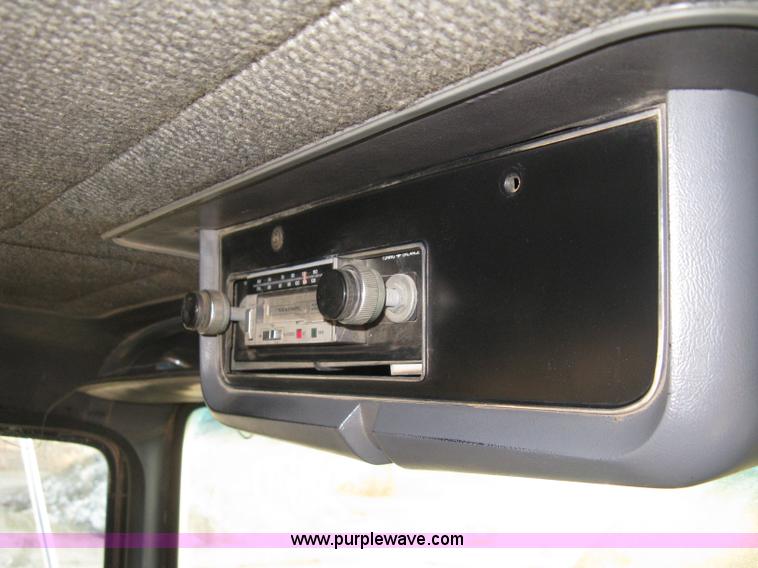 image for item A4487 1990 Ford LTA9000 Aero Max 106 semi truck