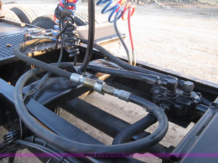 image for item A4487 1990 Ford LTA9000 Aero Max 106 semi truck