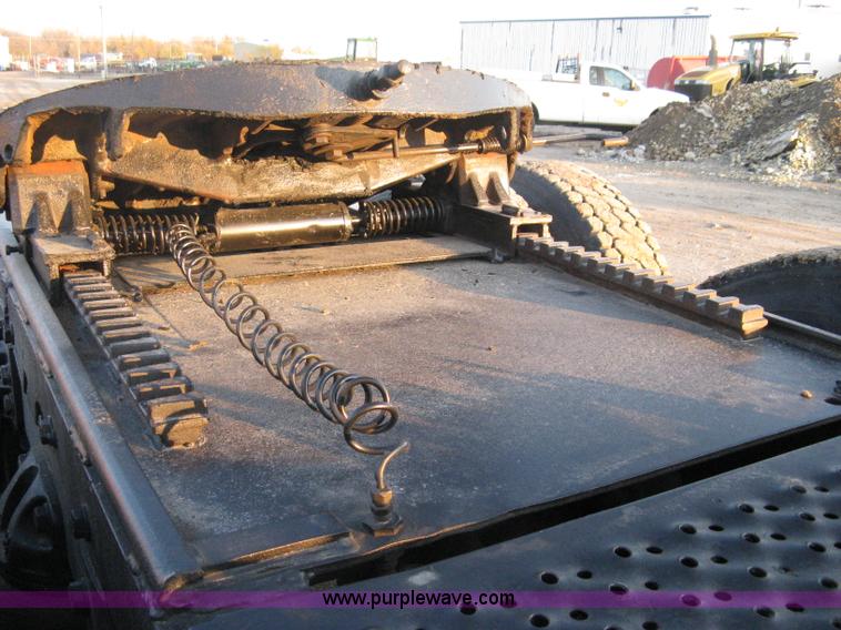 image for item A4487 1990 Ford LTA9000 Aero Max 106 semi truck