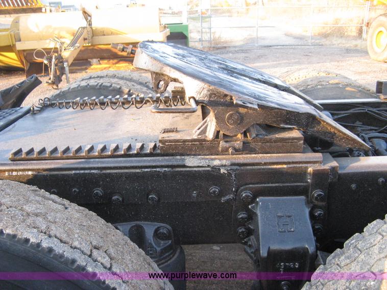 image for item A4487 1990 Ford LTA9000 Aero Max 106 semi truck