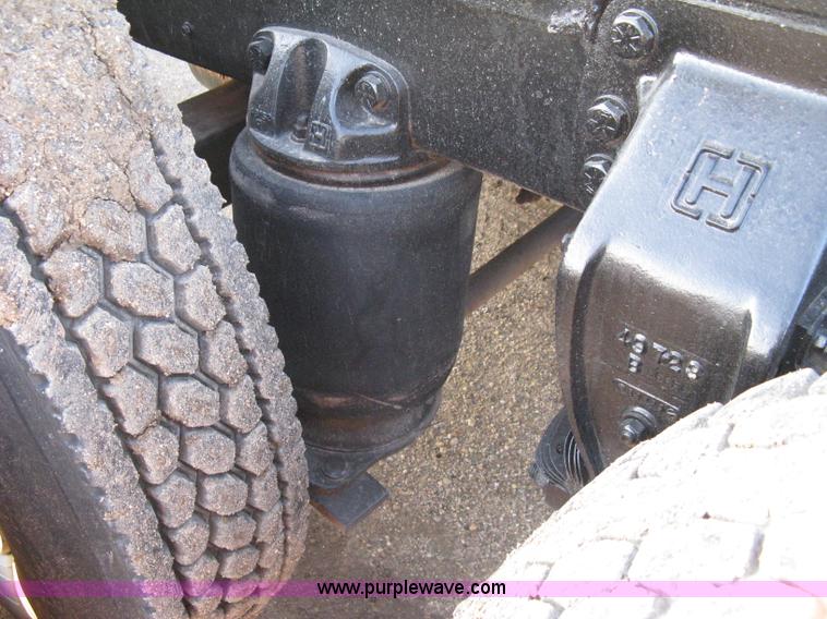 image for item A4487 1990 Ford LTA9000 Aero Max 106 semi truck