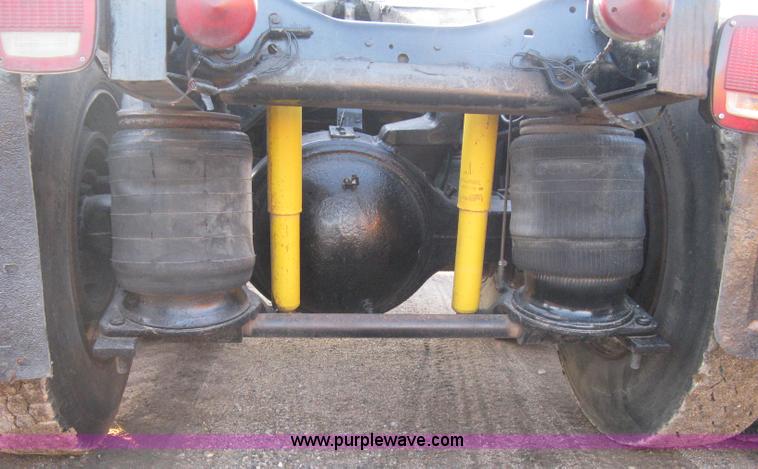 image for item A4487 1990 Ford LTA9000 Aero Max 106 semi truck