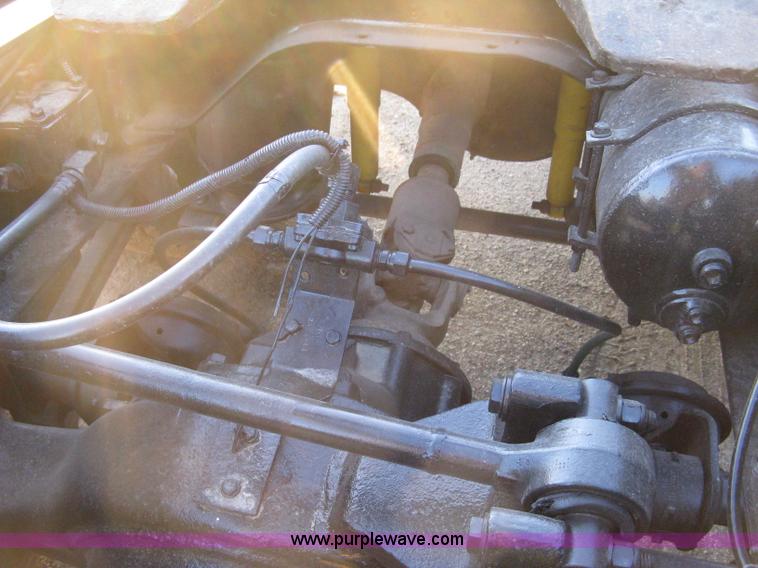 image for item A4487 1990 Ford LTA9000 Aero Max 106 semi truck