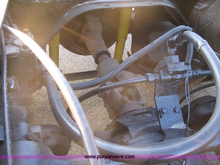 image for item A4487 1990 Ford LTA9000 Aero Max 106 semi truck