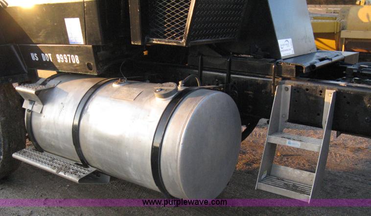 image for item A4487 1990 Ford LTA9000 Aero Max 106 semi truck