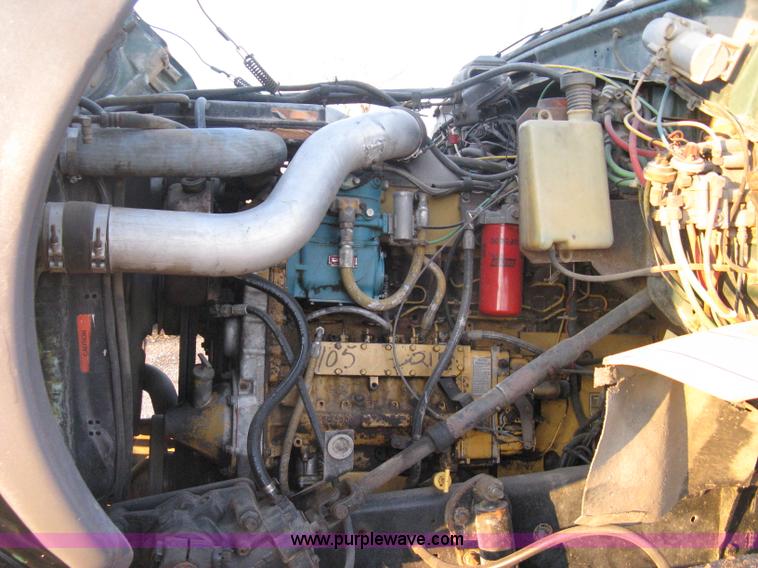 image for item A4487 1990 Ford LTA9000 Aero Max 106 semi truck