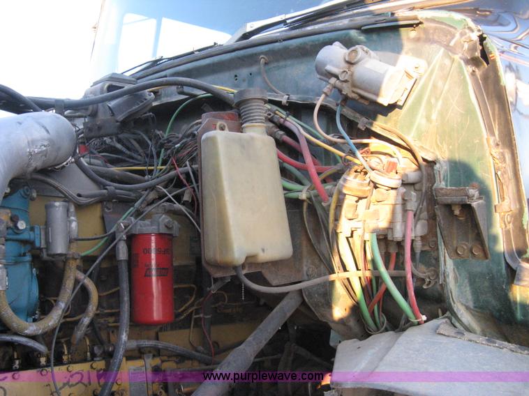 image for item A4487 1990 Ford LTA9000 Aero Max 106 semi truck