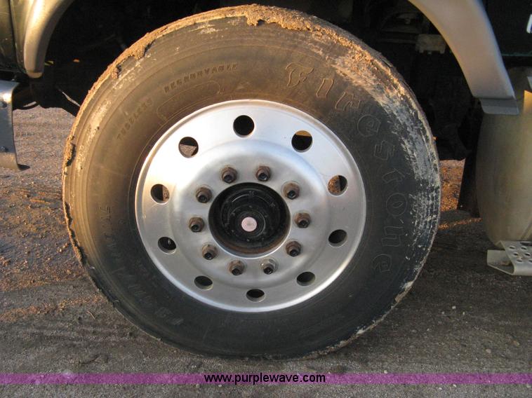 image for item A4487 1990 Ford LTA9000 Aero Max 106 semi truck