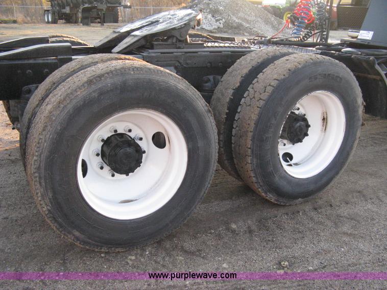 image for item A4487 1990 Ford LTA9000 Aero Max 106 semi truck