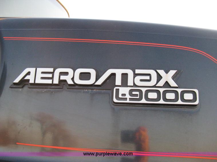 image for item A4487 1990 Ford LTA9000 Aero Max 106 semi truck