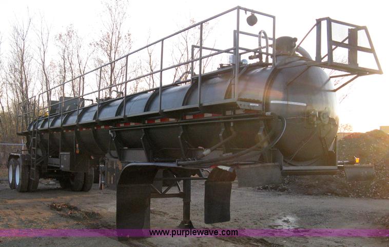 image for item A4488 1990 Harmon Tank Co. 1C21SN vacuum tanker trailer