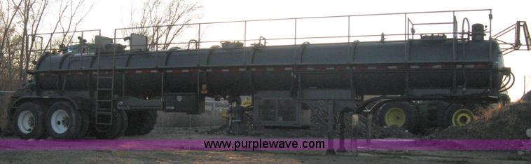 image for item A4488 1990 Harmon Tank Co. 1C21SN vacuum tanker trailer