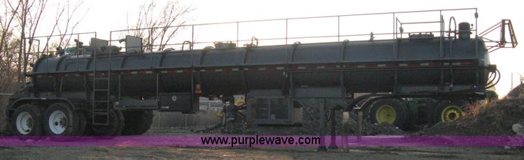 image for item A4488 1990 Harmon Tank Co. 1C21SN vacuum tanker trailer