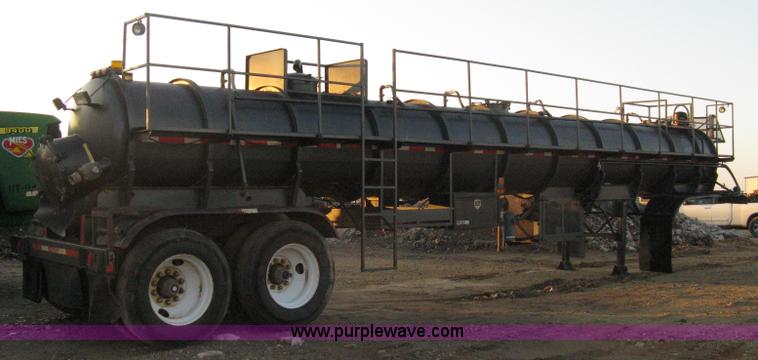 image for item A4488 1990 Harmon Tank Co. 1C21SN vacuum tanker trailer