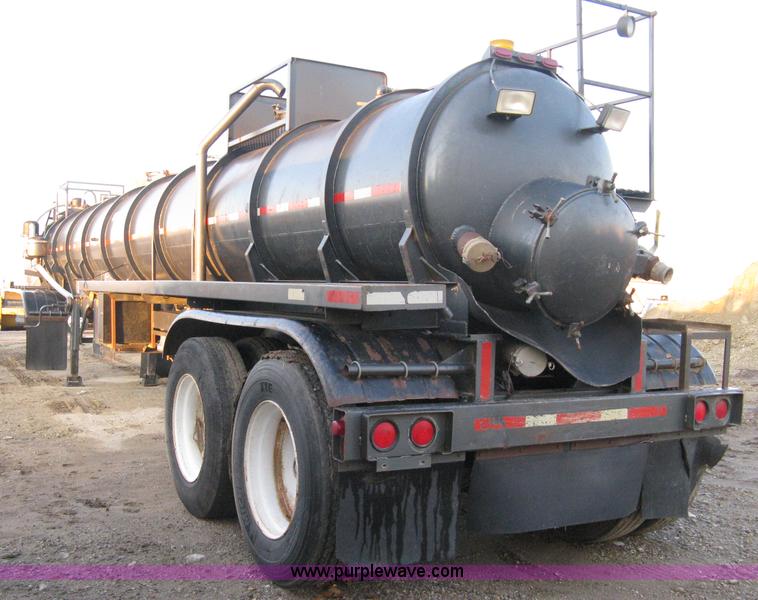 image for item A4488 1990 Harmon Tank Co. 1C21SN vacuum tanker trailer