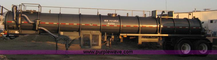 image for item A4488 1990 Harmon Tank Co. 1C21SN vacuum tanker trailer