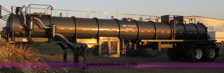 image for item A4488 1990 Harmon Tank Co. 1C21SN vacuum tanker trailer
