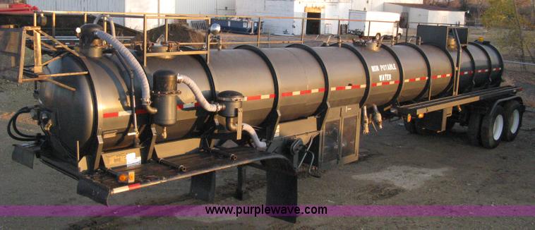 image for item A4488 1990 Harmon Tank Co. 1C21SN vacuum tanker trailer