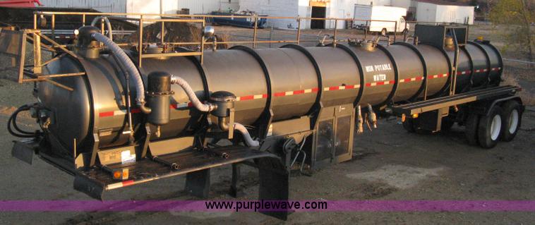 image for item A4488 1990 Harmon Tank Co. 1C21SN vacuum tanker trailer