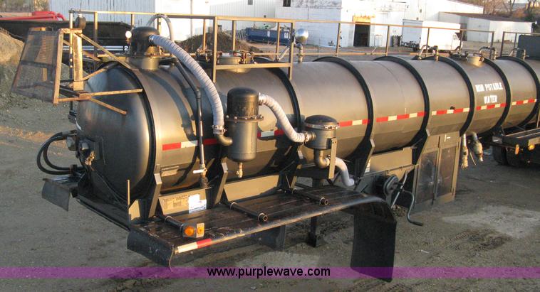 image for item A4488 1990 Harmon Tank Co. 1C21SN vacuum tanker trailer