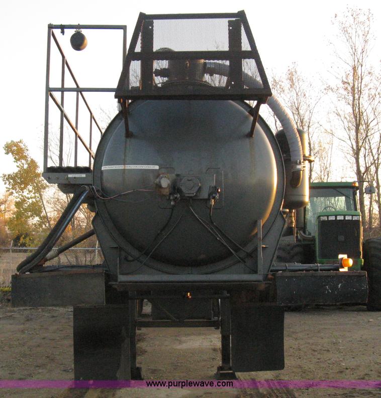 image for item A4488 1990 Harmon Tank Co. 1C21SN vacuum tanker trailer