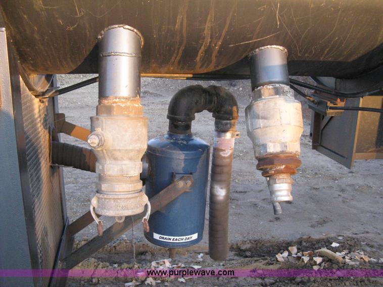 image for item A4488 1990 Harmon Tank Co. 1C21SN vacuum tanker trailer