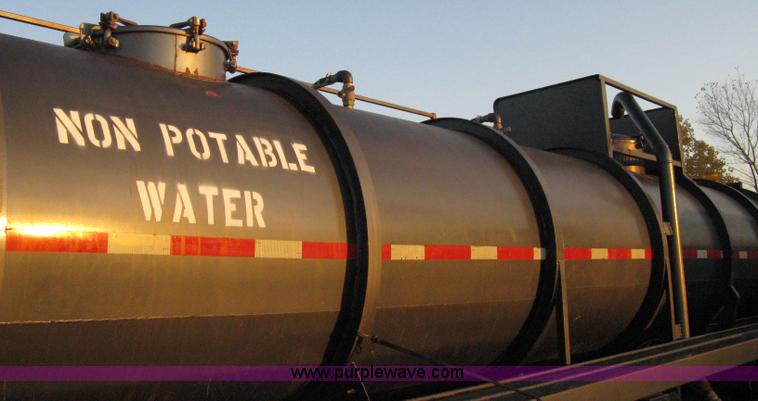 image for item A4488 1990 Harmon Tank Co. 1C21SN vacuum tanker trailer