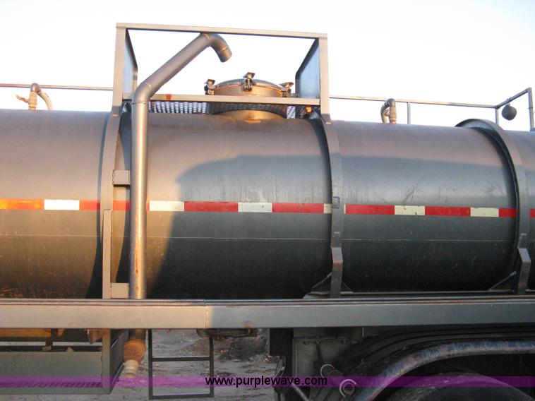 image for item A4488 1990 Harmon Tank Co. 1C21SN vacuum tanker trailer