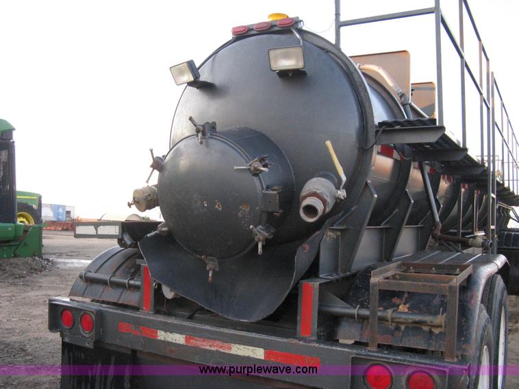 image for item A4488 1990 Harmon Tank Co. 1C21SN vacuum tanker trailer