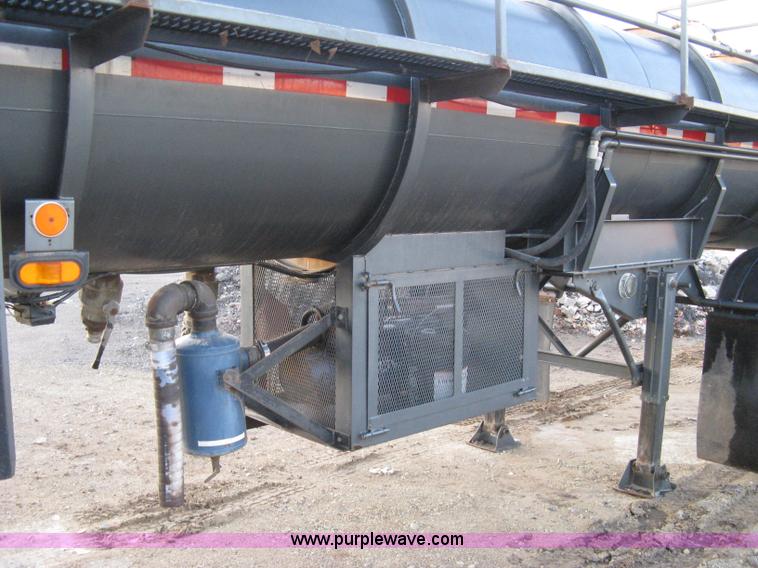 image for item A4488 1990 Harmon Tank Co. 1C21SN vacuum tanker trailer