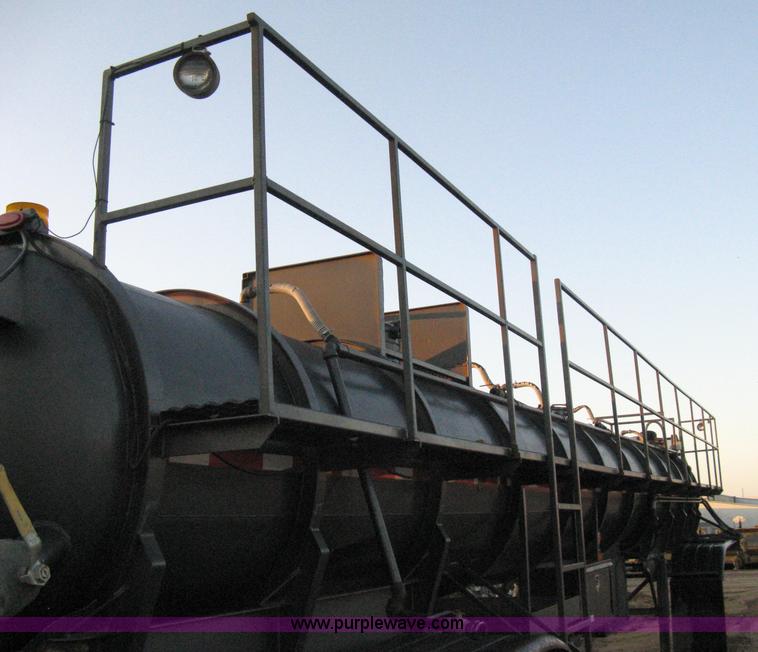 image for item A4488 1990 Harmon Tank Co. 1C21SN vacuum tanker trailer