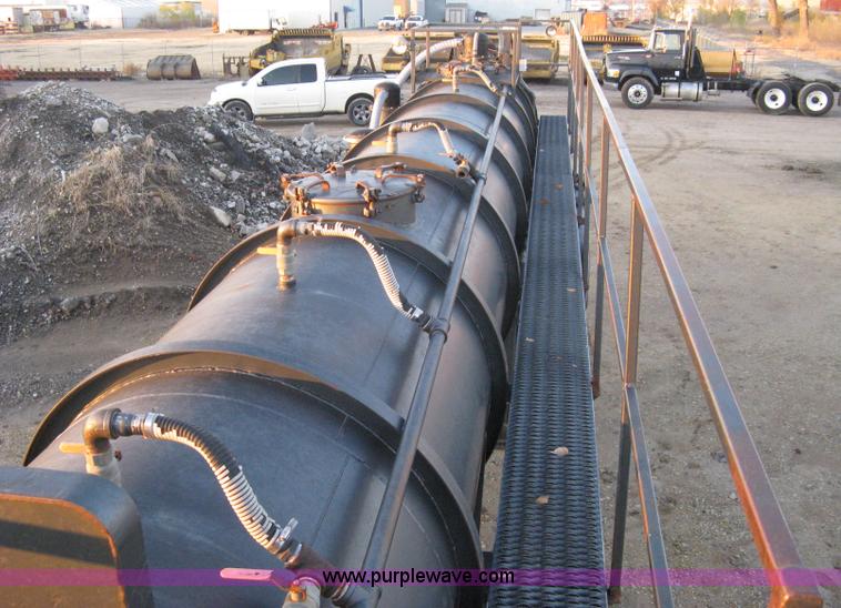 image for item A4488 1990 Harmon Tank Co. 1C21SN vacuum tanker trailer