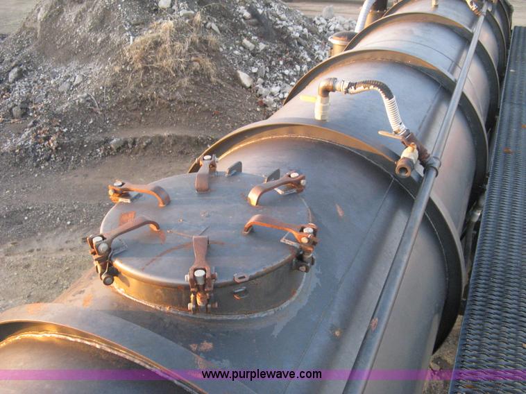 image for item A4488 1990 Harmon Tank Co. 1C21SN vacuum tanker trailer