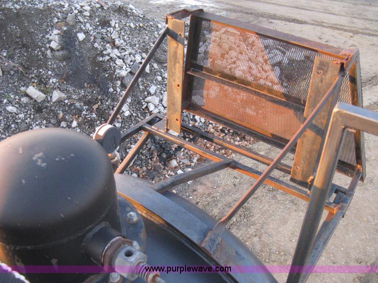 image for item A4488 1990 Harmon Tank Co. 1C21SN vacuum tanker trailer