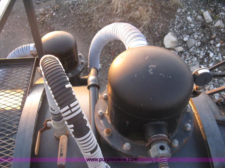 image for item A4488 1990 Harmon Tank Co. 1C21SN vacuum tanker trailer