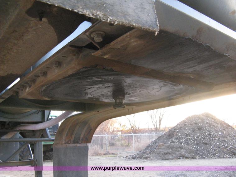 image for item A4488 1990 Harmon Tank Co. 1C21SN vacuum tanker trailer