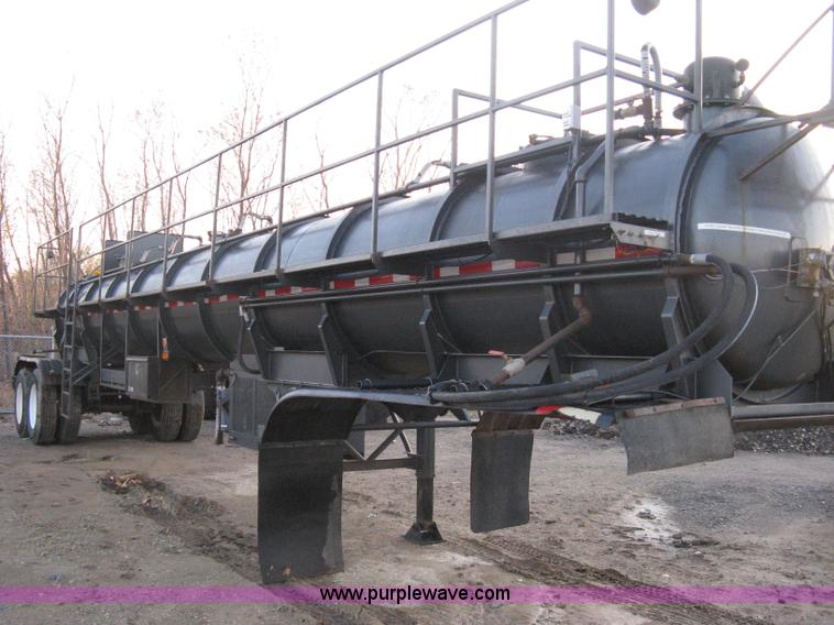 image for item A4488 1990 Harmon Tank Co. 1C21SN vacuum tanker trailer