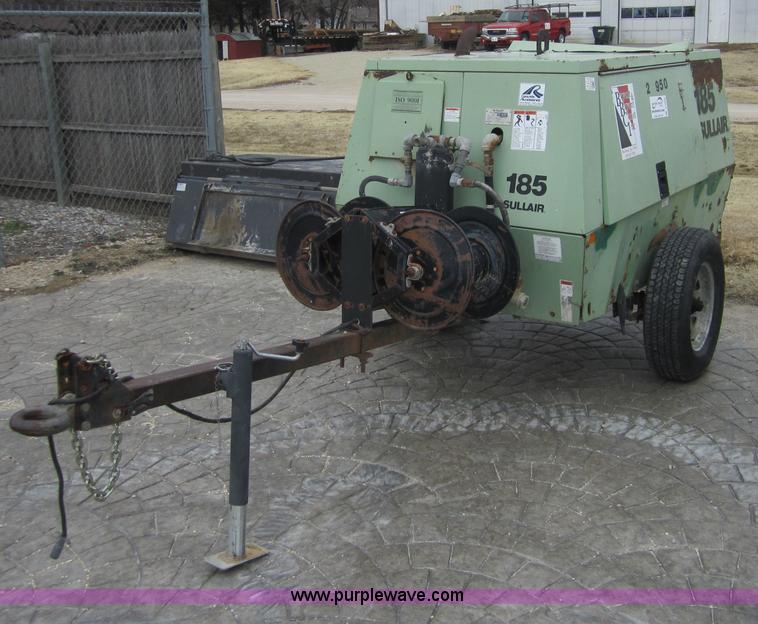 image for item A5686 Sullair 185 air compressor