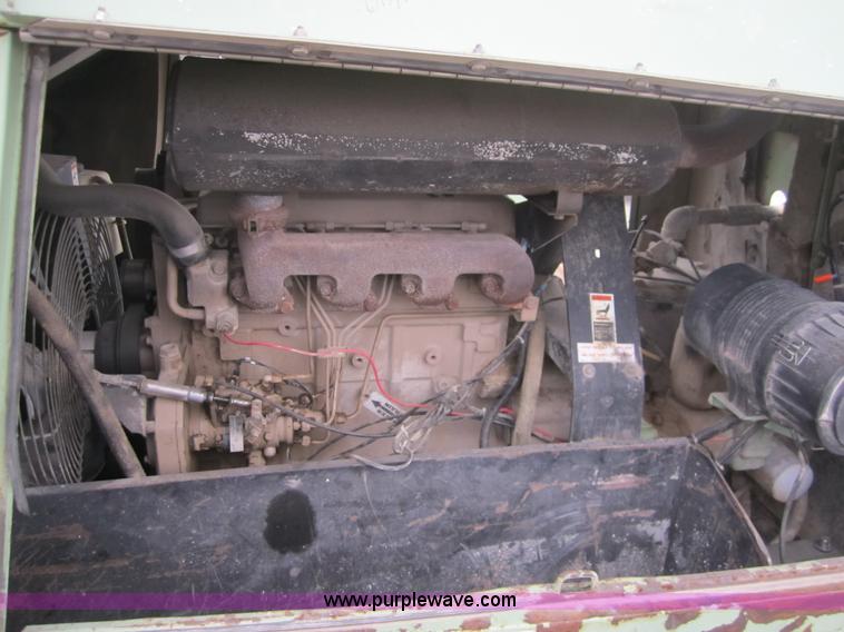 image for item A5686 Sullair 185 air compressor