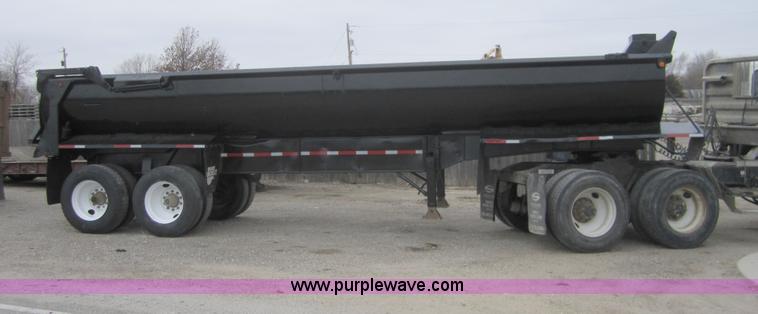 image for item A5689 1975 Fruehauf 30' dump trailer