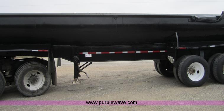 image for item A5689 1975 Fruehauf 30' dump trailer