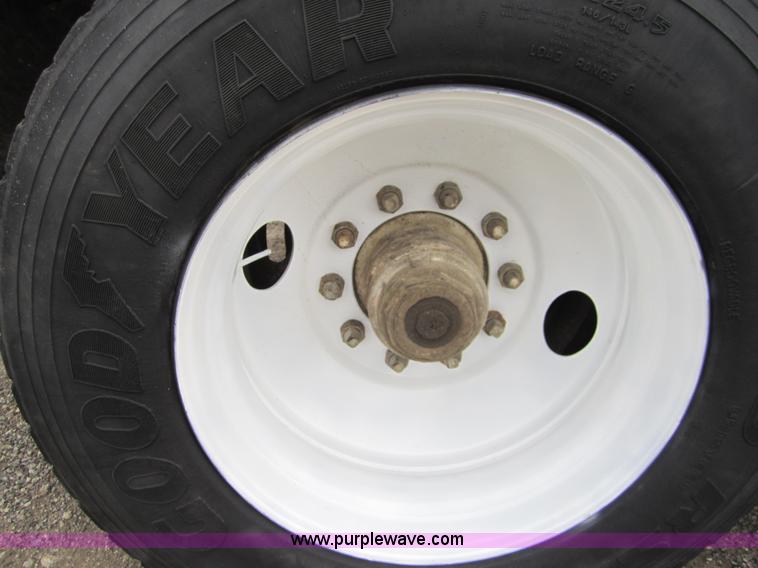 image for item A5689 1975 Fruehauf 30' dump trailer