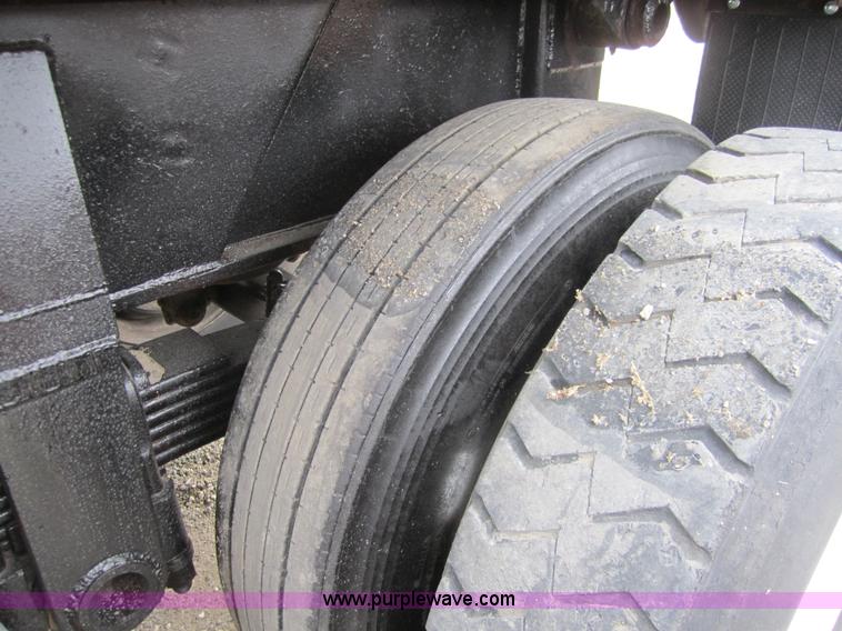 image for item A5689 1975 Fruehauf 30' dump trailer