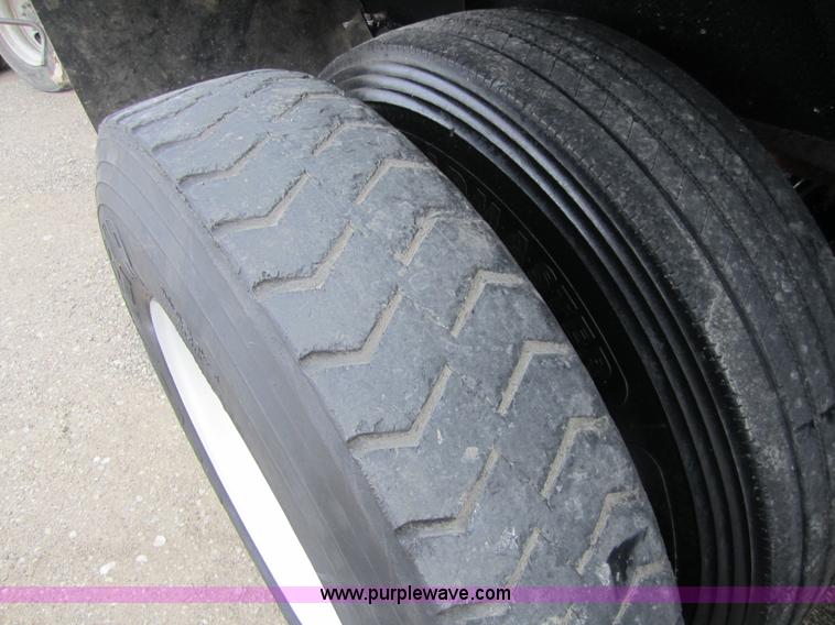 image for item A5689 1975 Fruehauf 30' dump trailer