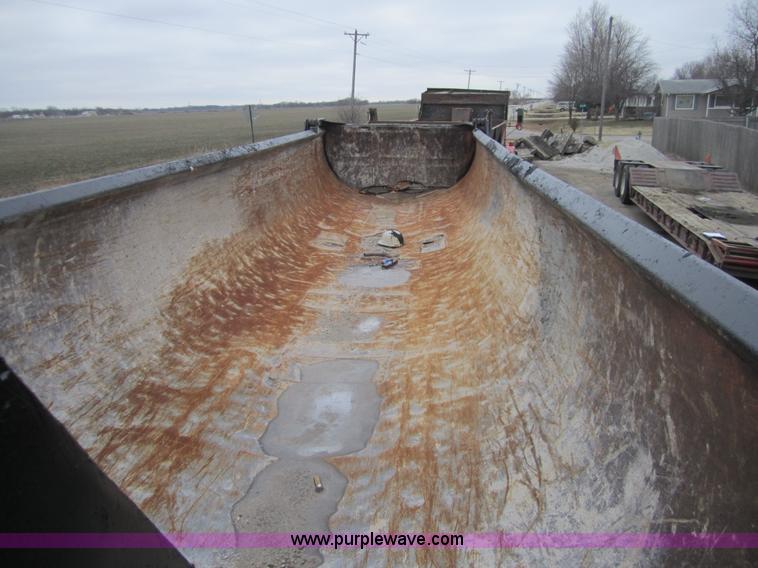 image for item A5689 1975 Fruehauf 30' dump trailer