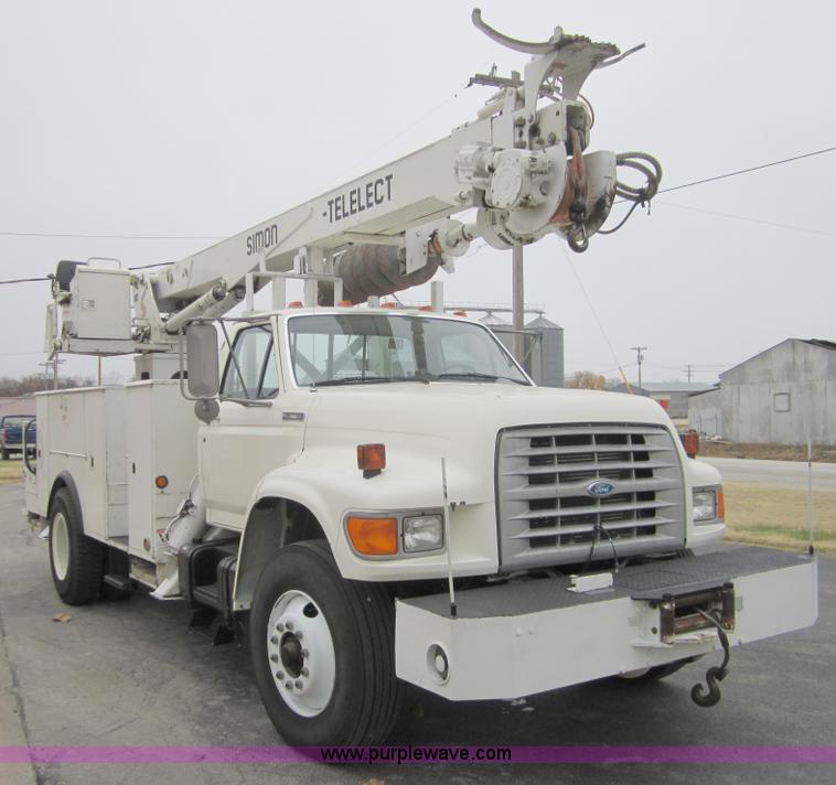 image for item A5690 1995 Ford F800 digger truck