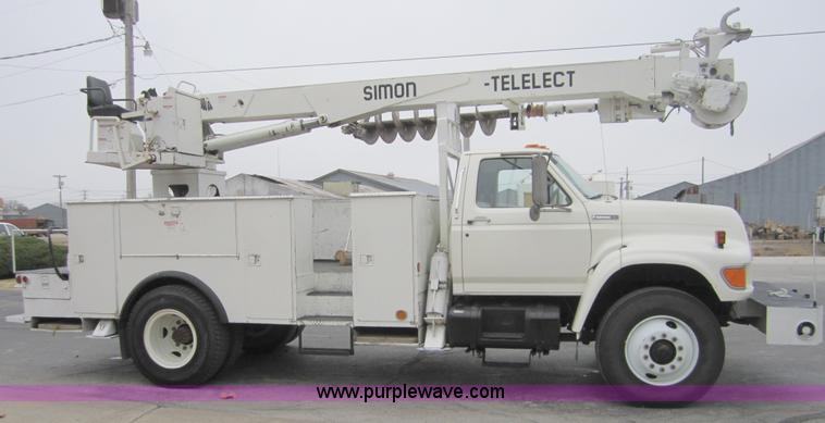 image for item A5690 1995 Ford F800 digger truck