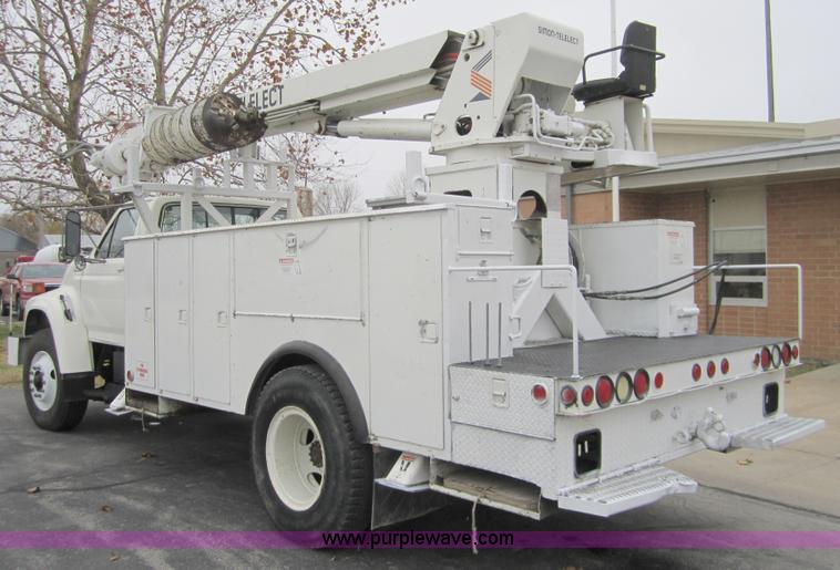 image for item A5690 1995 Ford F800 digger truck