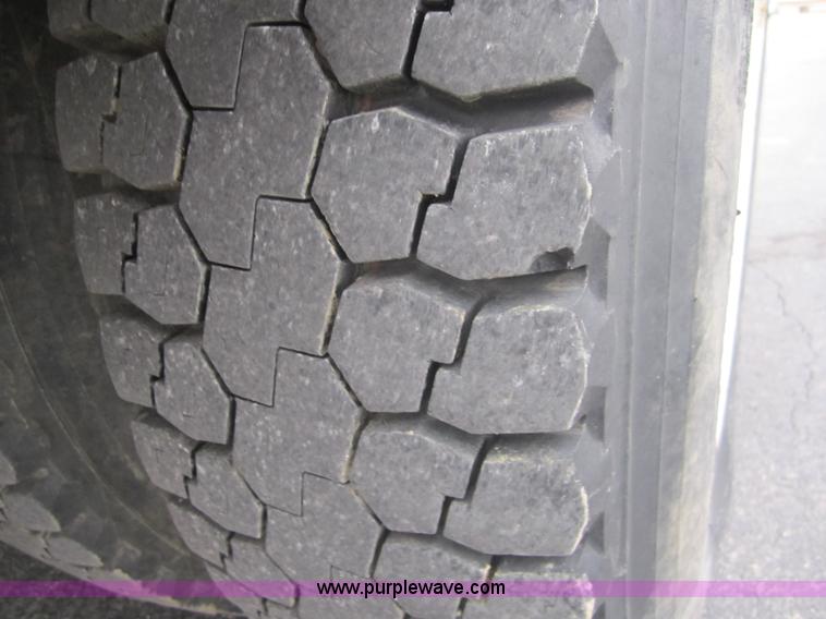 image for item A5690 1995 Ford F800 digger truck